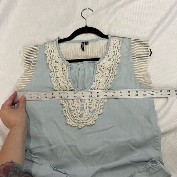 HeartSoul Chambray Lace‎ Crochet Trim V Neck Top. - Picture 6 of 6